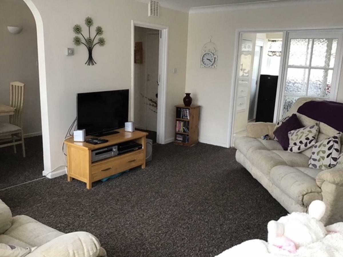 9 Gunfleet Court Apartment แคลกตัน-ออน-ซี ภายนอก รูปภาพ