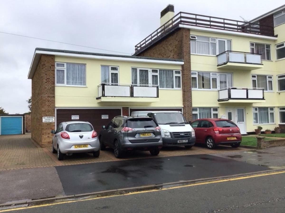 9 Gunfleet Court Apartment แคลกตัน-ออน-ซี ภายนอก รูปภาพ
